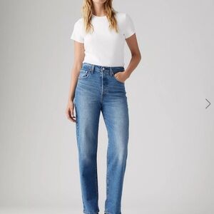 Levi's Women's Straight Leg Jeans in Medium Blue